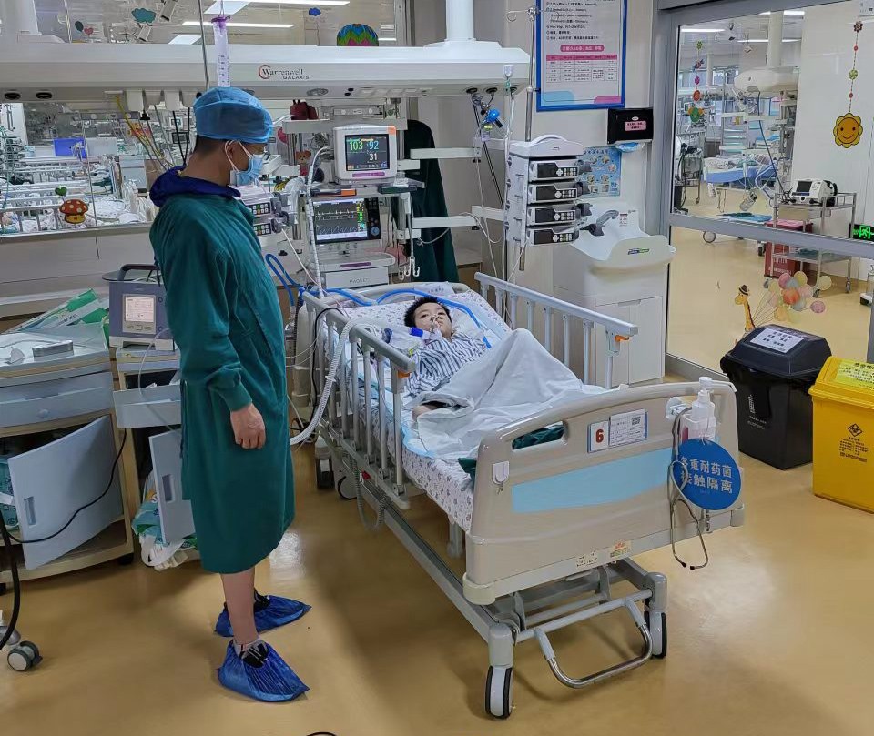 鲁甸县跨省救护车出租公司